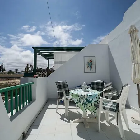Beachcomplex House With Communal Pool *